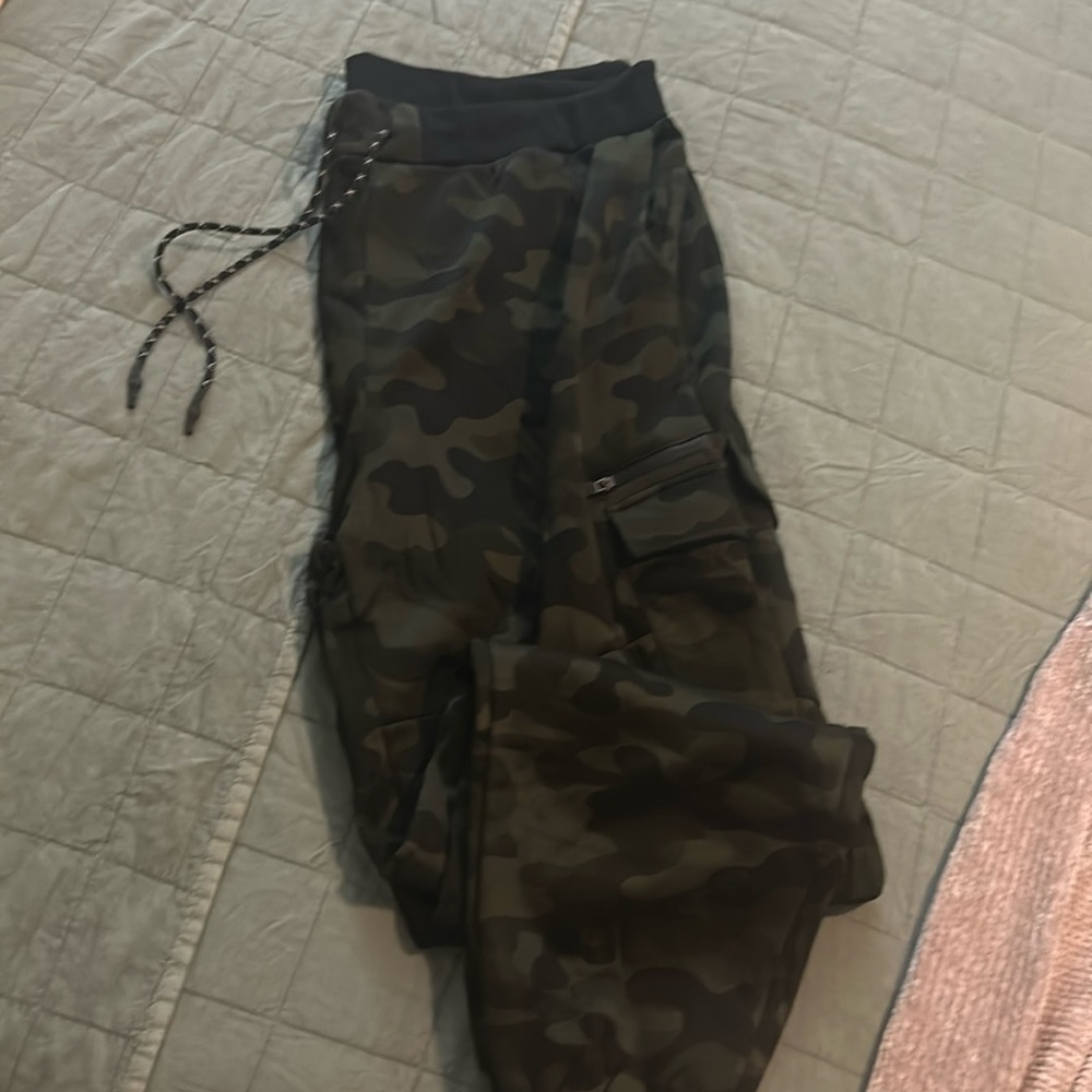 NWT! Winston Box Camo Joggers